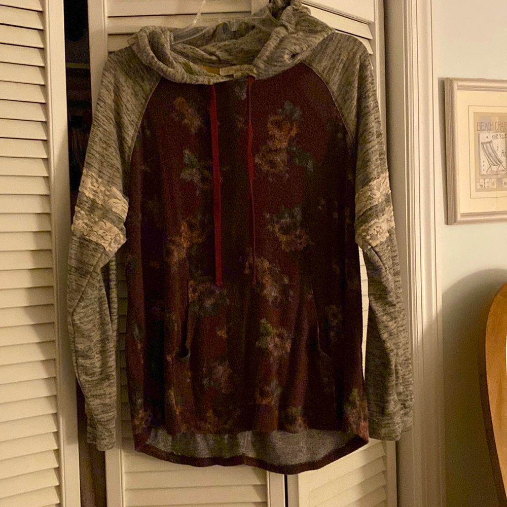 Rewind XL flower power hoodie w/ lace designed sleeves